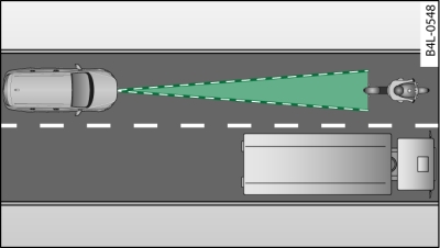 Motocicletta che precede la propria vettura